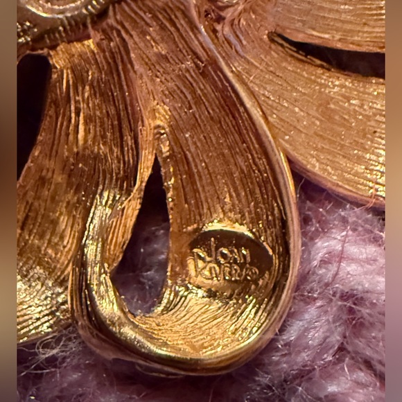 Vintage JOAN RIVERS Gold-tone Christmas Enamel & Rhinestone Bow Brooch / Pendant - Picture 5 of 6